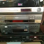 LOTE 194 - 02 APARELHOS VHS E 07 APARELHOS DVDS MARCAS E MODELOS DIVERSOS. (NO ESTADO) ATENÇÃO! FAZER A VISITAÇÃO ANTES DE ARREMATAR, NÃO SABEMOS SE FUNCIONA. LEILÃO NÃO TEM GARANTIA E NEM DEVOLUÇÃO, SUJEITO A POSSÍVEIS AVARIAS VISÍVEIS/OCULTAS E/OU AUSÊNCIA DE COMPONENTES.
