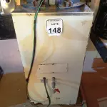LOTE 148 - 01 AUTOCLAVE VERTICAL PHOEMIX. (NO ESTADO) ATENÇÃO! FAZER A VISITAÇÃO ANTES DE ARREMATAR, NÃO SABEMOS SE FUNCIONA. LEILÃO NÃO TEM GARANTIA E NEM DEVOLUÇÃO, SUJEITO A POSSÍVEIS AVARIAS VISÍVEIS/OCULTAS E/OU AUSÊNCIA DE COMPONENTES.