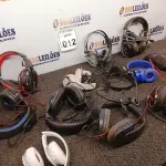 LOTE 012 - 01 LOTE COM DIVERSOS FONES DE OUVIDOS. (NO ESTADO) ATENÇÃO! FAZER A VISITAÇÃO ANTES DE ARREMATAR, NÃO SABEMOS SE FUNCIONA. LEILÃO NÃO TEM GARANTIA E NEM DEVOLUÇÃO, SUJEITO A POSSÍVEIS AVARIAS VISÍVEIS/OCULTAS E/OU AUSÊNCIA DE COMPONENTES.