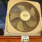 LOTE 050 - 02 VENTILADORES ARNO. (NO ESTADO) ATENÇÃO! FAZER A VISITAÇÃO ANTES DE ARREMATAR, NÃO SABEMOS SE FUNCIONA. LEILÃO NÃO TEM GARANTIA E NEM DEVOLUÇÃO, SUJEITO A POSSÍVEIS AVARIAS VISÍVEIS/OCULTAS E/OU AUSÊNCIA DE COMPONENTES.