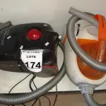 LOTE 174 - 02 ASPIRADORES DE PÓ ELECTROLUX.  (NO ESTADO) ATENÇÃO! FAZER A VISITAÇÃO ANTES DE ARREMATAR, NÃO SABEMOS SE FUNCIONA. LEILÃO NÃO TEM GARANTIA E NEM DEVOLUÇÃO, SUJEITO A POSSÍVEIS AVARIAS VISÍVEIS/OCULTAS E/OU AUSÊNCIA DE COMPONENTES.