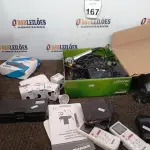 LOTE 167 - 01 LOTE COM DIVERSOS APARELHOS ELETRÔNICOS E 01 CHAVE CONTACTADORA.  (NO ESTADO) ATENÇÃO! FAZER A VISITAÇÃO ANTES DE ARREMATAR, NÃO SABEMOS SE FUNCIONA. LEILÃO NÃO TEM GARANTIA E NEM DEVOLUÇÃO, SUJEITO A POSSÍVEIS AVARIAS VISÍVEIS/OCULTAS E/OU AUSÊNCIA DE COMPONENTES.