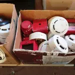 LOTE 215 - 01 LOTE COM DIVERSOS SENSORES E MATERIAIS DE INCÊNDIO. (NO ESTADO) ATENÇÃO! FAZER A VISITAÇÃO ANTES DE ARREMATAR, NÃO SABEMOS SE FUNCIONA. LEILÃO NÃO TEM GARANTIA E NEM DEVOLUÇÃO, SUJEITO A POSSÍVEIS AVARIAS VISÍVEIS/OCULTAS E/OU AUSÊNCIA DE COMPONENTES.
