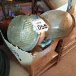LOTE 056 - 01 LOTE COM VÁRIAS LUMINÁRIAS. (NO ESTADO) ATENÇÃO! FAZER A VISITAÇÃO ANTES DE ARREMATAR, NÃO SABEMOS SE FUNCIONA. LEILÃO NÃO TEM GARANTIA E NEM DEVOLUÇÃO, SUJEITO A POSSÍVEIS AVARIAS VISÍVEIS/OCULTAS E/OU AUSÊNCIA DE COMPONENTES.