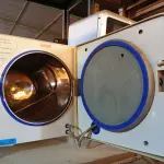 LOTE 062 - 01 AUTOCLAVE MARCA ODONTOBRÁS 12L. (NO ESTADO) ATENÇÃO! FAZER A VISITAÇÃO ANTES DE ARREMATAR, NÃO SABEMOS SE FUNCIONA. LEILÃO NÃO TEM GARANTIA E NEM DEVOLUÇÃO, SUJEITO A POSSÍVEIS AVARIAS VISÍVEIS/OCULTAS E/OU AUSÊNCIA DE COMPONENTES.
