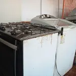 LOTE 576 - 01 MÁQUINA DE LAVAR 15KG MARCA GE E 01 FOGÃO A GÁS 05 BOCAS INCOMPLETO. (NO ESTADO) ATENÇÃO! FAZER A VISITAÇÃO ANTES DE ARREMATAR, NÃO SABEMOS SE FUNCIONA. LEILÃO NÃO TEM GARANTIA E NEM DEVOLUÇÃO, SUJEITO A POSSÍVEIS AVARIAS VISÍVEIS/OCULTAS E/OU AUSÊNCIA DE COMPONENTES.