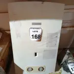 LOTE 168 -  01 AQUECEDOR A GÁS BOSCH. (NO ESTADO) ATENÇÃO! FAZER A VISITAÇÃO ANTES DE ARREMATAR, NÃO SABEMOS SE FUNCIONA. LEILÃO NÃO TEM GARANTIA E NEM DEVOLUÇÃO, SUJEITO A POSSÍVEIS AVARIAS VISÍVEIS/OCULTAS E/OU AUSÊNCIA DE COMPONENTES.