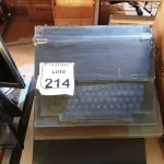 LOTE 214 - 03 MÁQUINAS DE ESCREVER DIGITAIS MARCAS E MODELOS DIVERSOS C/AVARIAS. (NO ESTADO) ATENÇÃO! FAZER A VISITAÇÃO ANTES DE ARREMATAR, NÃO SABEMOS SE FUNCIONA. LEILÃO NÃO TEM GARANTIA E NEM DEVOLUÇÃO, SUJEITO A POSSÍVEIS AVARIAS VISÍVEIS/OCULTAS E/OU AUSÊNCIA DE COMPONENTES.