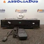 LOTE 030 - 01 DVD PLAYER PIONEER DV414. (NO ESTADO) ATENÇÃO! FAZER A VISITAÇÃO ANTES DE ARREMATAR, NÃO SABEMOS SE FUNCIONA. LEILÃO NÃO TEM GARANTIA E NEM DEVOLUÇÃO, SUJEITO A POSSÍVEIS AVARIAS VISÍVEIS/OCULTAS E/OU AUSÊNCIA DE COMPONENTES.