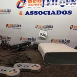 LOTE 020 - 01 VIDEOGAME XBOX360 COM KINECT E FONTE. (NO ESTADO) ATENÇÃO! FAZER A VISITAÇÃO ANTES DE ARREMATAR, NÃO SABEMOS SE FUNCIONA. LEILÃO NÃO TEM GARANTIA E NEM DEVOLUÇÃO, SUJEITO A POSSÍVEIS AVARIAS VISÍVEIS/OCULTAS E/OU AUSÊNCIA DE COMPONENTES.