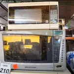 LOTE 210 - 01 LOTE COM 03 MICRO-ONDAS MARCAS E MODELOS DIVERSOS SENDO 01 SEM PRATO. (NO ESTADO) ATENÇÃO! FAZER A VISITAÇÃO ANTES DE ARREMATAR, NÃO SABEMOS SE FUNCIONA. LEILÃO NÃO TEM GARANTIA E NEM DEVOLUÇÃO, SUJEITO A POSSÍVEIS AVARIAS VISÍVEIS/OCULTAS E/OU AUSÊNCIA DE COMPONENTES.