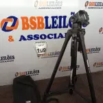 LOTE 109 - 01 TRIPÉ P/ CÂMERA FOTOGRÁFICA. (NO ESTADO) ATENÇÃO! FAZER A VISITAÇÃO ANTES DE ARREMATAR, NÃO SABEMOS SE FUNCIONA. LEILÃO NÃO TEM GARANTIA E NEM DEVOLUÇÃO, SUJEITO A POSSÍVEIS AVARIAS VISÍVEIS/OCULTAS E/OU AUSÊNCIA DE COMPONENTES.