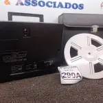LOTE 290 - 01 PROJETOR DE ROLO ELMO ST-1200D 110V. (NO ESTADO) ATENÇÃO! FAZER A VISITAÇÃO ANTES DE ARREMATAR, NÃO SABEMOS SE FUNCIONA. LEILÃO NÃO TEM GARANTIA E NEM DEVOLUÇÃO, SUJEITO A POSSÍVEIS AVARIAS VISÍVEIS/OCULTAS E/OU AUSÊNCIA DE COMPONENTES.