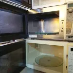 LOTE 210 - 01 LOTE COM 03 MICRO-ONDAS MARCAS E MODELOS DIVERSOS SENDO 01 SEM PRATO. (NO ESTADO) ATENÇÃO! FAZER A VISITAÇÃO ANTES DE ARREMATAR, NÃO SABEMOS SE FUNCIONA. LEILÃO NÃO TEM GARANTIA E NEM DEVOLUÇÃO, SUJEITO A POSSÍVEIS AVARIAS VISÍVEIS/OCULTAS E/OU AUSÊNCIA DE COMPONENTES.