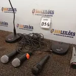 LOTE 014 - 01 LOTE COM 02 BASES E 05 MICROFONES. (NO ESTADO) ATENÇÃO! FAZER A VISITAÇÃO ANTES DE ARREMATAR, NÃO SABEMOS SE FUNCIONA. LEILÃO NÃO TEM GARANTIA E NEM DEVOLUÇÃO, SUJEITO A POSSÍVEIS AVARIAS VISÍVEIS/OCULTAS E/OU AUSÊNCIA DE COMPONENTES.