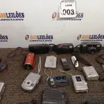 LOTE 003 - 01 LOTE COM DIVERSAS CÂMERAS FOTOGRÁFICAS, MARCAS E MODELOS DIVERSOS.  (NO ESTADO) ATENÇÃO! FAZER A VISITAÇÃO ANTES DE ARREMATAR, NÃO SABEMOS SE FUNCIONA. LEILÃO NÃO TEM GARANTIA E NEM DEVOLUÇÃO, SUJEITO A POSSÍVEIS AVARIAS VISÍVEIS/OCULTAS E/OU AUSÊNCIA DE COMPONENTES.