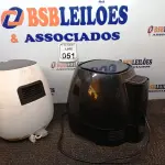 LOTE 051 - 02 AIR FRYES MARCAS E MODELOS DIVERSOS. (NO ESTADO) ATENÇÃO! FAZER A VISITAÇÃO ANTES DE ARREMATAR, NÃO SABEMOS SE FUNCIONA. LEILÃO NÃO TEM GARANTIA E NEM DEVOLUÇÃO, SUJEITO A POSSÍVEIS AVARIAS VISÍVEIS/OCULTAS E/OU AUSÊNCIA DE COMPONENTES.