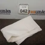 LOTE 042 - 01 CAMINHO DE MESA EM LINHO NA COR BRANCA. (NO ESTADO) ATENÇÃO! FAZER A VISITAÇÃO ANTES DE ARREMATAR, NÃO SABEMOS SE FUNCIONA. LEILÃO NÃO TEM GARANTIA E NEM DEVOLUÇÃO, SUJEITO A POSSÍVEIS AVARIAS VISÍVEIS/OCULTAS E/OU AUSÊNCIA DE COMPONENTES.