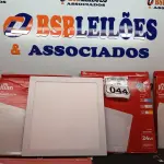 LOTE 044 - 01 LOTE COM DIVERSAS LUMINÁRIAS PAINEL DE LED. (NO ESTADO) ATENÇÃO! FAZER A VISITAÇÃO ANTES DE ARREMATAR, NÃO SABEMOS SE FUNCIONA. LEILÃO NÃO TEM GARANTIA E NEM DEVOLUÇÃO, SUJEITO A POSSÍVEIS AVARIAS VISÍVEIS/OCULTAS E/OU AUSÊNCIA DE COMPONENTES.