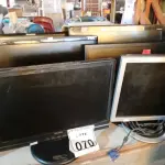 LOTE 070 - 08 MONITORES DIVERSOS COM AVARIAS. (NO ESTADO) ATENÇÃO! FAZER A VISITAÇÃO ANTES DE ARREMATAR, NÃO SABEMOS SE FUNCIONA. LEILÃO NÃO TEM GARANTIA E NEM DEVOLUÇÃO, SUJEITO A POSSÍVEIS AVARIAS VISÍVEIS/OCULTAS E/OU AUSÊNCIA DE COMPONENTES.