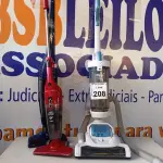 LOTE 208 - 03 ASPIRADORES DE PÓ MARCAS E MODELOS DIVERSOS. (NO ESTADO) ATENÇÃO! FAZER A VISITAÇÃO ANTES DE ARREMATAR, NÃO SABEMOS SE FUNCIONA. LEILÃO NÃO TEM GARANTIA E NEM DEVOLUÇÃO, SUJEITO A POSSÍVEIS AVARIAS VISÍVEIS/OCULTAS E/OU AUSÊNCIA DE COMPONENTES.