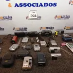 LOTE 003 - 01 LOTE COM DIVERSAS CÂMERAS FOTOGRÁFICAS, MARCAS E MODELOS DIVERSOS.  (NO ESTADO) ATENÇÃO! FAZER A VISITAÇÃO ANTES DE ARREMATAR, NÃO SABEMOS SE FUNCIONA. LEILÃO NÃO TEM GARANTIA E NEM DEVOLUÇÃO, SUJEITO A POSSÍVEIS AVARIAS VISÍVEIS/OCULTAS E/OU AUSÊNCIA DE COMPONENTES.