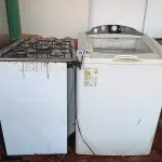 LOTE 576 - 01 MÁQUINA DE LAVAR 15KG MARCA GE E 01 FOGÃO A GÁS 05 BOCAS INCOMPLETO. (NO ESTADO) ATENÇÃO! FAZER A VISITAÇÃO ANTES DE ARREMATAR, NÃO SABEMOS SE FUNCIONA. LEILÃO NÃO TEM GARANTIA E NEM DEVOLUÇÃO, SUJEITO A POSSÍVEIS AVARIAS VISÍVEIS/OCULTAS E/OU AUSÊNCIA DE COMPONENTES.