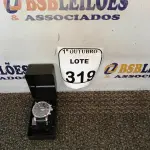 LOTE 319 - 01 RELÓGIO DE PULSO. (NO ESTADO) ATENÇÃO! FAZER A VISITAÇÃO ANTES DE ARREMATAR, NÃO SABEMOS SE FUNCIONA. LEILÃO NÃO TEM GARANTIA E NEM DEVOLUÇÃO, SUJEITO A POSSÍVEIS AVARIAS VISÍVEIS/OCULTAS E/OU AUSÊNCIA DE COMPONENTES.