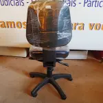 LOTE 475 - 01 CADEIRA ESTOFADA S/ BRAÇO. (NO ESTADO) ATENÇÃO! FAZER A VISITAÇÃO ANTES DE ARREMATAR, NÃO SABEMOS SE FUNCIONA. LEILÃO NÃO TEM GARANTIA E NEM DEVOLUÇÃO, SUJEITO A POSSÍVEIS AVARIAS VISÍVEIS/OCULTAS E/OU AUSÊNCIA DE COMPONENTES.