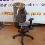 LOTE 507 - 01 CADEIRA ESTOFADA C/ BRAÇO. (NO ESTADO) ATENÇÃO! FAZER A VISITAÇÃO ANTES DE ARREMATAR, NÃO SABEMOS SE FUNCIONA. LEILÃO NÃO TEM GARANTIA E NEM DEVOLUÇÃO, SUJEITO A POSSÍVEIS AVARIAS VISÍVEIS/OCULTAS E/OU AUSÊNCIA DE COMPONENTES.