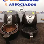 LOTE 344 - 02 AIR FRYES 220V SENDO 01 MONDIAL. (NO ESTADO) ATENÇÃO! FAZER A VISITAÇÃO ANTES DE ARREMATAR, NÃO SABEMOS SE FUNCIONA. LEILÃO NÃO TEM GARANTIA E NEM DEVOLUÇÃO, SUJEITO A POSSÍVEIS AVARIAS VISÍVEIS/OCULTAS E/OU AUSÊNCIA DE COMPONENTES.
