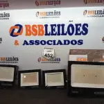 LOTE 453 - 08 PAINÉIS DE LUMINÁRIA. (NO ESTADO) ATENÇÃO! FAZER A VISITAÇÃO ANTES DE ARREMATAR, NÃO SABEMOS SE FUNCIONA. LEILÃO NÃO TEM GARANTIA E NEM DEVOLUÇÃO, SUJEITO A POSSÍVEIS AVARIAS VISÍVEIS/OCULTAS E/OU AUSÊNCIA DE COMPONENTES.