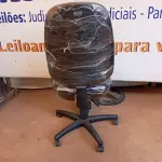 LOTE 509 - 01 CADEIRA ESTOFADA S/ BRAÇO. (NO ESTADO) ATENÇÃO! FAZER A VISITAÇÃO ANTES DE ARREMATAR, NÃO SABEMOS SE FUNCIONA. LEILÃO NÃO TEM GARANTIA E NEM DEVOLUÇÃO, SUJEITO A POSSÍVEIS AVARIAS VISÍVEIS/OCULTAS E/OU AUSÊNCIA DE COMPONENTES.