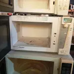 LOTE 349 - 03 MICRO-ONDAS MARCAS E MODELOS DIVERSOS SEM PRATOS. (NO ESTADO) ATENÇÃO! FAZER A VISITAÇÃO ANTES DE ARREMATAR, NÃO SABEMOS SE FUNCIONA. LEILÃO NÃO TEM GARANTIA E NEM DEVOLUÇÃO, SUJEITO A POSSÍVEIS AVARIAS VISÍVEIS/OCULTAS E/OU AUSÊNCIA DE COMPONENTES.