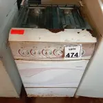 LOTE 474 - 01 FOGÃO 04 BOCAS. (NO ESTADO) ATENÇÃO! FAZER A VISITAÇÃO ANTES DE ARREMATAR, NÃO SABEMOS SE FUNCIONA. LEILÃO NÃO TEM GARANTIA E NEM DEVOLUÇÃO, SUJEITO A POSSÍVEIS AVARIAS VISÍVEIS/OCULTAS E/OU AUSÊNCIA DE COMPONENTES.