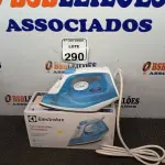 LOTE 290 - 01 FERRO DE PASSAR ROUPAS A VAPOR ELECTROLUX COR BRANCA C/ AZUL (NOVO). (NO ESTADO) ATENÇÃO! FAZER A VISITAÇÃO ANTES DE ARREMATAR, NÃO SABEMOS SE FUNCIONA. LEILÃO NÃO TEM GARANTIA E NEM DEVOLUÇÃO, SUJEITO A POSSÍVEIS AVARIAS VISÍVEIS/OCULTAS E/OU AUSÊNCIA DE COMPONENTES.