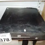 LOTE 378 - 01 CAIXA REGISTRADORA. (NO ESTADO) ATENÇÃO! FAZER A VISITAÇÃO ANTES DE ARREMATAR, NÃO SABEMOS SE FUNCIONA. LEILÃO NÃO TEM GARANTIA E NEM DEVOLUÇÃO, SUJEITO A POSSÍVEIS AVARIAS VISÍVEIS/OCULTAS E/OU AUSÊNCIA DE COMPONENTES.