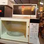 LOTE 371 - 03 MICRO-ONDAS MARCAS E MODELOS DIVERSOS APENAS 01 C/ PRATO. (NO ESTADO) ATENÇÃO! FAZER A VISITAÇÃO ANTES DE ARREMATAR, NÃO SABEMOS SE FUNCIONA. LEILÃO NÃO TEM GARANTIA E NEM DEVOLUÇÃO, SUJEITO A POSSÍVEIS AVARIAS VISÍVEIS/OCULTAS E/OU AUSÊNCIA DE COMPONENTES.
