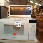 LOTE 371 - 03 MICRO-ONDAS MARCAS E MODELOS DIVERSOS APENAS 01 C/ PRATO. (NO ESTADO) ATENÇÃO! FAZER A VISITAÇÃO ANTES DE ARREMATAR, NÃO SABEMOS SE FUNCIONA. LEILÃO NÃO TEM GARANTIA E NEM DEVOLUÇÃO, SUJEITO A POSSÍVEIS AVARIAS VISÍVEIS/OCULTAS E/OU AUSÊNCIA DE COMPONENTES.