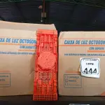 LOTE 444 - 02 CAIXAS DE LUZ OCTOGONAL. (NO ESTADO) ATENÇÃO! FAZER A VISITAÇÃO ANTES DE ARREMATAR, NÃO SABEMOS SE FUNCIONA. LEILÃO NÃO TEM GARANTIA E NEM DEVOLUÇÃO, SUJEITO A POSSÍVEIS AVARIAS VISÍVEIS/OCULTAS E/OU AUSÊNCIA DE COMPONENTES.