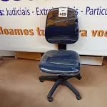 LOTE 489 - 01 CADEIRA ESTOFADA S/ BRAÇO. (NO ESTADO) ATENÇÃO! FAZER A VISITAÇÃO ANTES DE ARREMATAR, NÃO SABEMOS SE FUNCIONA. LEILÃO NÃO TEM GARANTIA E NEM DEVOLUÇÃO, SUJEITO A POSSÍVEIS AVARIAS VISÍVEIS/OCULTAS E/OU AUSÊNCIA DE COMPONENTES.