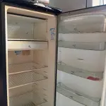 LOTE 527 - 01 GELADEIRA ELECTROLUX. (NO ESTADO) ATENÇÃO! FAZER A VISITAÇÃO ANTES DE ARREMATAR, NÃO SABEMOS SE FUNCIONA. LEILÃO NÃO TEM GARANTIA E NEM DEVOLUÇÃO, SUJEITO A POSSÍVEIS AVARIAS VISÍVEIS/OCULTAS E/OU AUSÊNCIA DE COMPONENTES.