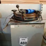 LOTE 469 - 01 AUTOCLAVE VERTICAL. (NO ESTADO) ATENÇÃO! FAZER A VISITAÇÃO ANTES DE ARREMATAR, NÃO SABEMOS SE FUNCIONA. LEILÃO NÃO TEM GARANTIA E NEM DEVOLUÇÃO, SUJEITO A POSSÍVEIS AVARIAS VISÍVEIS/OCULTAS E/OU AUSÊNCIA DE COMPONENTES.