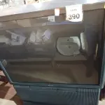LOTE 390 - 01 TV DE TUBO ANTIGA SONY. (NO ESTADO) ATENÇÃO! FAZER A VISITAÇÃO ANTES DE ARREMATAR, NÃO SABEMOS SE FUNCIONA. LEILÃO NÃO TEM GARANTIA E NEM DEVOLUÇÃO, SUJEITO A POSSÍVEIS AVARIAS VISÍVEIS/OCULTAS E/OU AUSÊNCIA DE COMPONENTES.