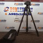 LOTE 243 - 01 TRIPÉ P/ CÂMERA FOTOGRÁFICA. (NO ESTADO) ATENÇÃO! FAZER A VISITAÇÃO ANTES DE ARREMATAR, NÃO SABEMOS SE FUNCIONA. LEILÃO NÃO TEM GARANTIA E NEM DEVOLUÇÃO, SUJEITO A POSSÍVEIS AVARIAS VISÍVEIS/OCULTAS E/OU AUSÊNCIA DE COMPONENTES.