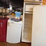 LOTE 526 - 01 MÁQUINA DE LAVAR ROUPAS ELECTROLUX, 01 GELADEIRA ELECTROLUX E 01 TANQUINHO. (NO ESTADO) ATENÇÃO! FAZER A VISITAÇÃO ANTES DE ARREMATAR, NÃO SABEMOS SE FUNCIONA. LEILÃO NÃO TEM GARANTIA E NEM DEVOLUÇÃO, SUJEITO A POSSÍVEIS AVARIAS VISÍVEIS/OCULTAS E/OU AUSÊNCIA DE COMPONENTES.