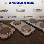 LOTE 242 - 03 FOGÕES ELÉTRICOS AGRATO C/02 BOCAS CADA. (NO ESTADO) ATENÇÃO! FAZER A VISITAÇÃO ANTES DE ARREMATAR, NÃO SABEMOS SE FUNCIONA. LEILÃO NÃO TEM GARANTIA E NEM DEVOLUÇÃO, SUJEITO A POSSÍVEIS AVARIAS VISÍVEIS/OCULTAS E/OU AUSÊNCIA DE COMPONENTES.