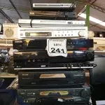 LOTE 241 - 07 DVDS E 01 RECEIVER E 3 VÍDEOS CASSETE MARCAS E MODELOS DIVERSOS. (NO ESTADO) ATENÇÃO! FAZER A VISITAÇÃO ANTES DE ARREMATAR, NÃO SABEMOS SE FUNCIONA. LEILÃO NÃO TEM GARANTIA E NEM DEVOLUÇÃO, SUJEITO A POSSÍVEIS AVARIAS VISÍVEIS/OCULTAS E/OU AUSÊNCIA DE COMPONENTES.