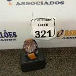 LOTE 321 - 01 RELÓGIO DE PULSO. (NO ESTADO) ATENÇÃO! FAZER A VISITAÇÃO ANTES DE ARREMATAR, NÃO SABEMOS SE FUNCIONA. LEILÃO NÃO TEM GARANTIA E NEM DEVOLUÇÃO, SUJEITO A POSSÍVEIS AVARIAS VISÍVEIS/OCULTAS E/OU AUSÊNCIA DE COMPONENTES.