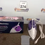 LOTE 274 - 01 FERRO DE PASSAR ROUPAS A VAPOR ELECTROLUX COR BRANCA C/ ROXO (NOVO). (NO ESTADO) ATENÇÃO! FAZER A VISITAÇÃO ANTES DE ARREMATAR, NÃO SABEMOS SE FUNCIONA. LEILÃO NÃO TEM GARANTIA E NEM DEVOLUÇÃO, SUJEITO A POSSÍVEIS AVARIAS VISÍVEIS/OCULTAS E/OU AUSÊNCIA DE COMPONENTES.